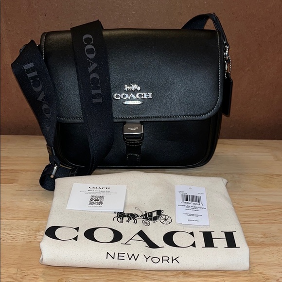 Authentic Coach Black Pace Messenger Crossbody Bag - Picture 1 of 16